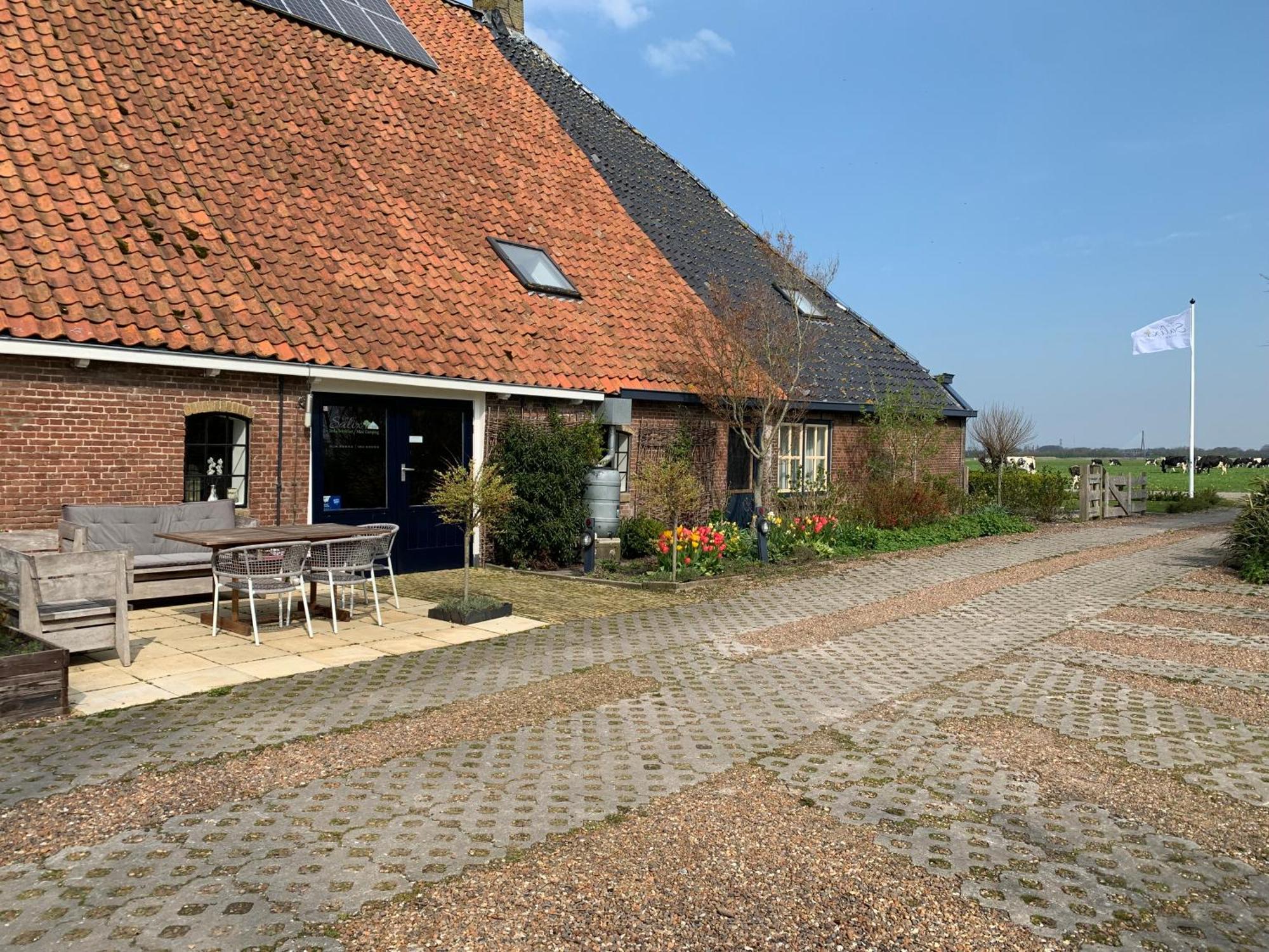 Bed And Breakfast De Salix Hitzum Exterior photo